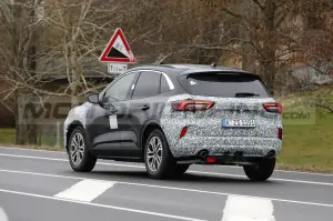 Ford Kuga 2023 - Foto Spia 18-03-2022