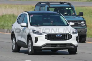 Ford Kuga Active 2023 - Foto Spia 22-07-2022 - 10