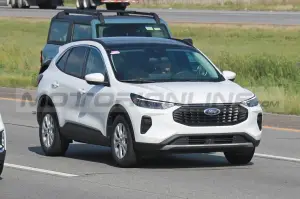 Ford Kuga Active 2023 - Foto Spia 22-07-2022 - 8