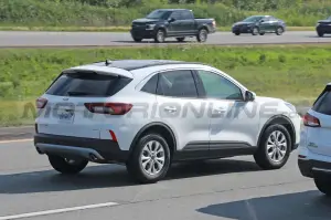 Ford Kuga Active 2023 - Foto Spia 22-07-2022 - 9