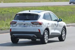 Ford Kuga Active 2023 - Foto Spia 22-07-2022 - 4