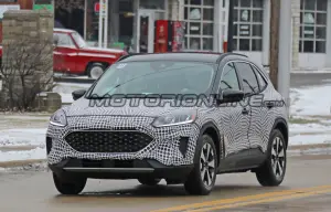 Ford Kuga Hybrid - Foto spia 14-02-2019 - 2