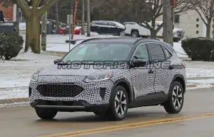Ford Kuga Hybrid - Foto spia 14-02-2019