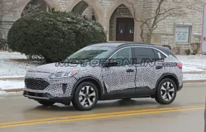 Ford Kuga Hybrid - Foto spia 14-02-2019
