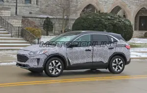 Ford Kuga Hybrid - Foto spia 14-02-2019