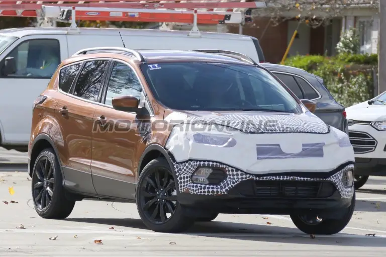 Ford Kuga MY 2016 - Foto spia 11-11-2015 - 1