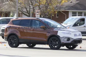 Ford Kuga MY 2016 - Foto spia 11-11-2015