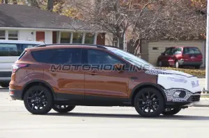 Ford Kuga MY 2016 - Foto spia 11-11-2015
