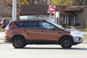 Ford Kuga MY 2016 - Foto spia 11-11-2015