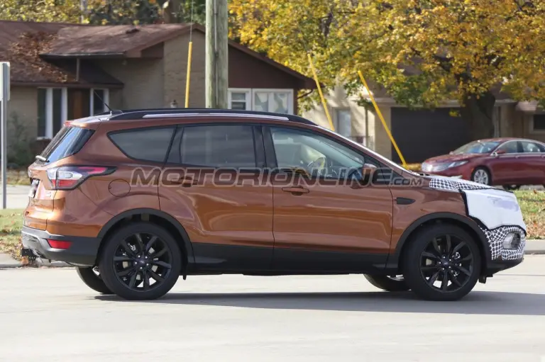 Ford Kuga MY 2016 - Foto spia 11-11-2015 - 7