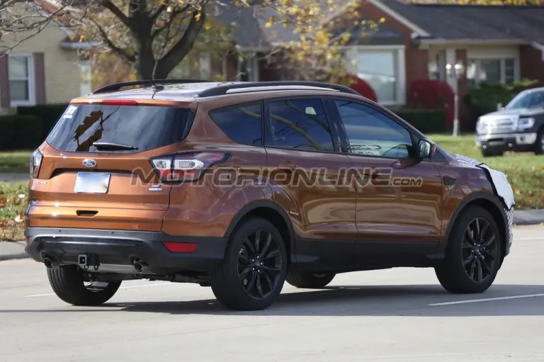 Ford Kuga MY 2016 - Foto spia 11-11-2015 - 8