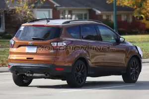 Ford Kuga MY 2016 - Foto spia 11-11-2015