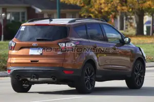 Ford Kuga MY 2016 - Foto spia 11-11-2015