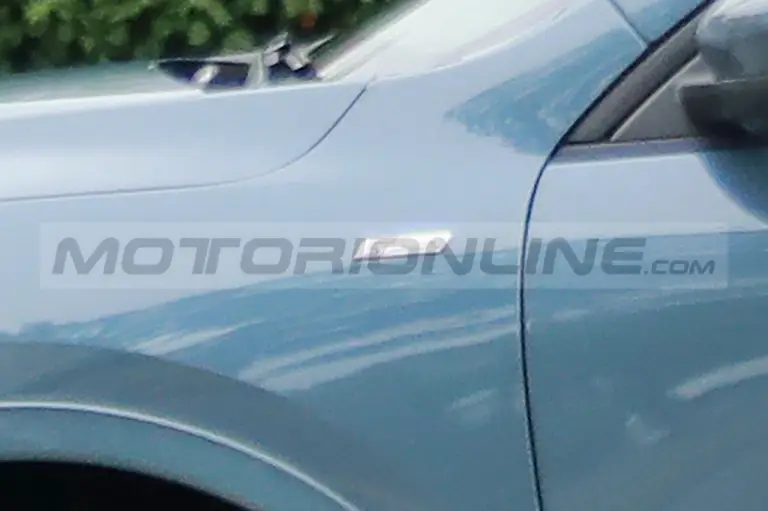 Ford Kuga ST-Line 2023 - Foto Spia 08-07-2022 - 13