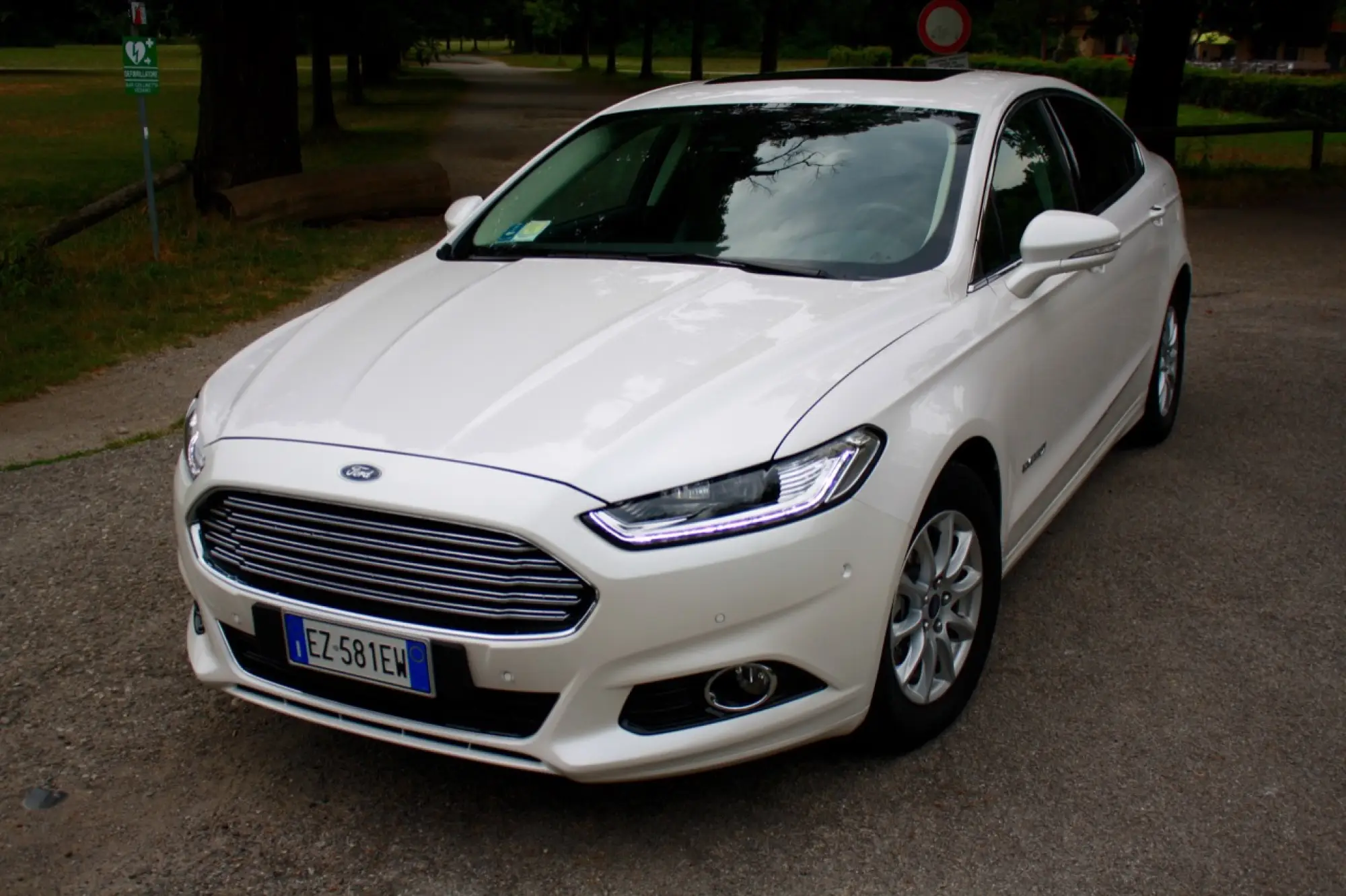 Ford Mondeo Hybrid - 1