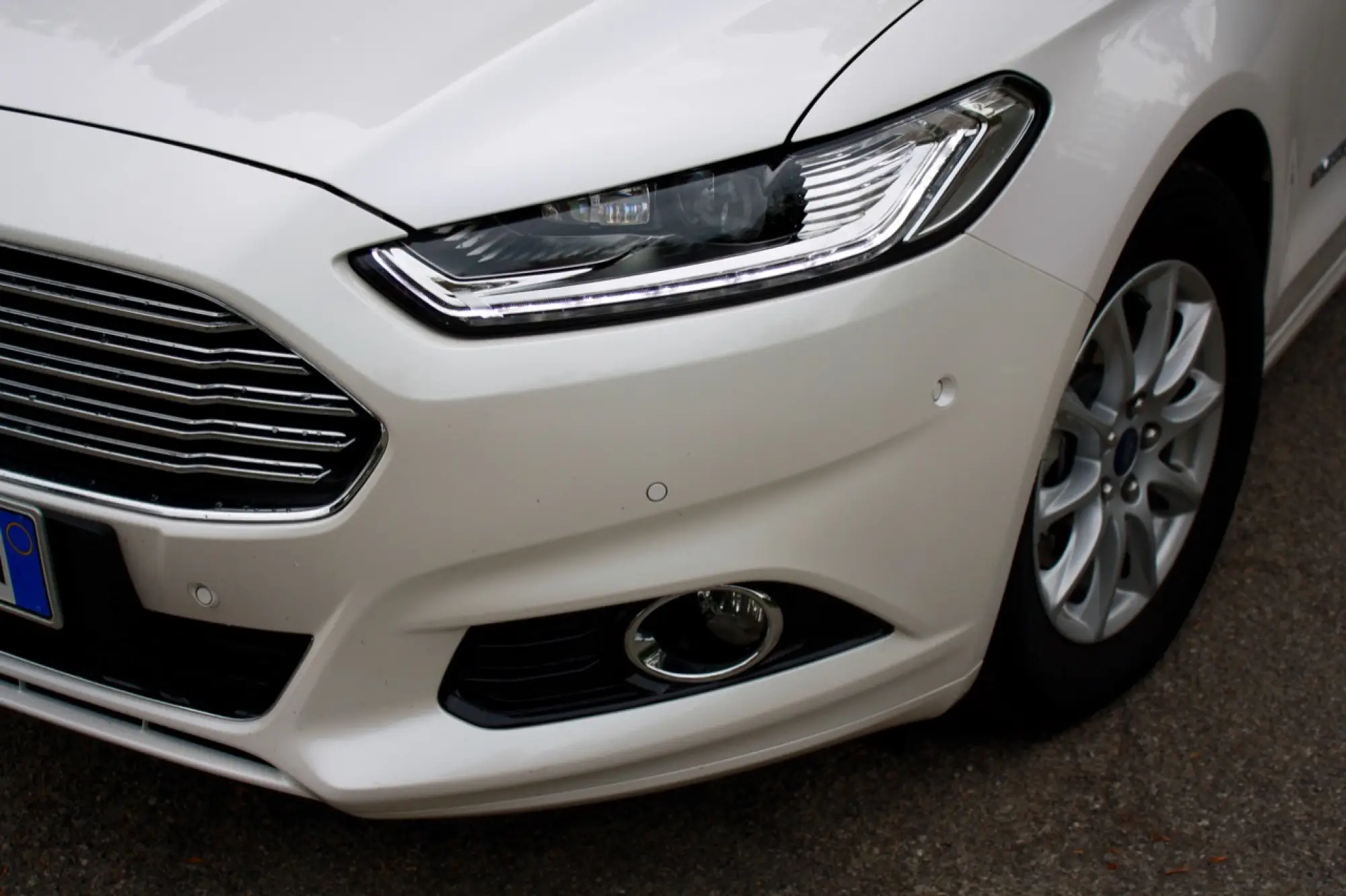 Ford Mondeo Hybrid - 2