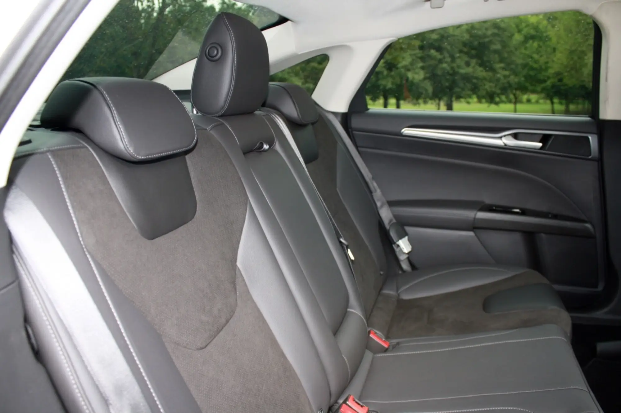Ford Mondeo Hybrid - 26