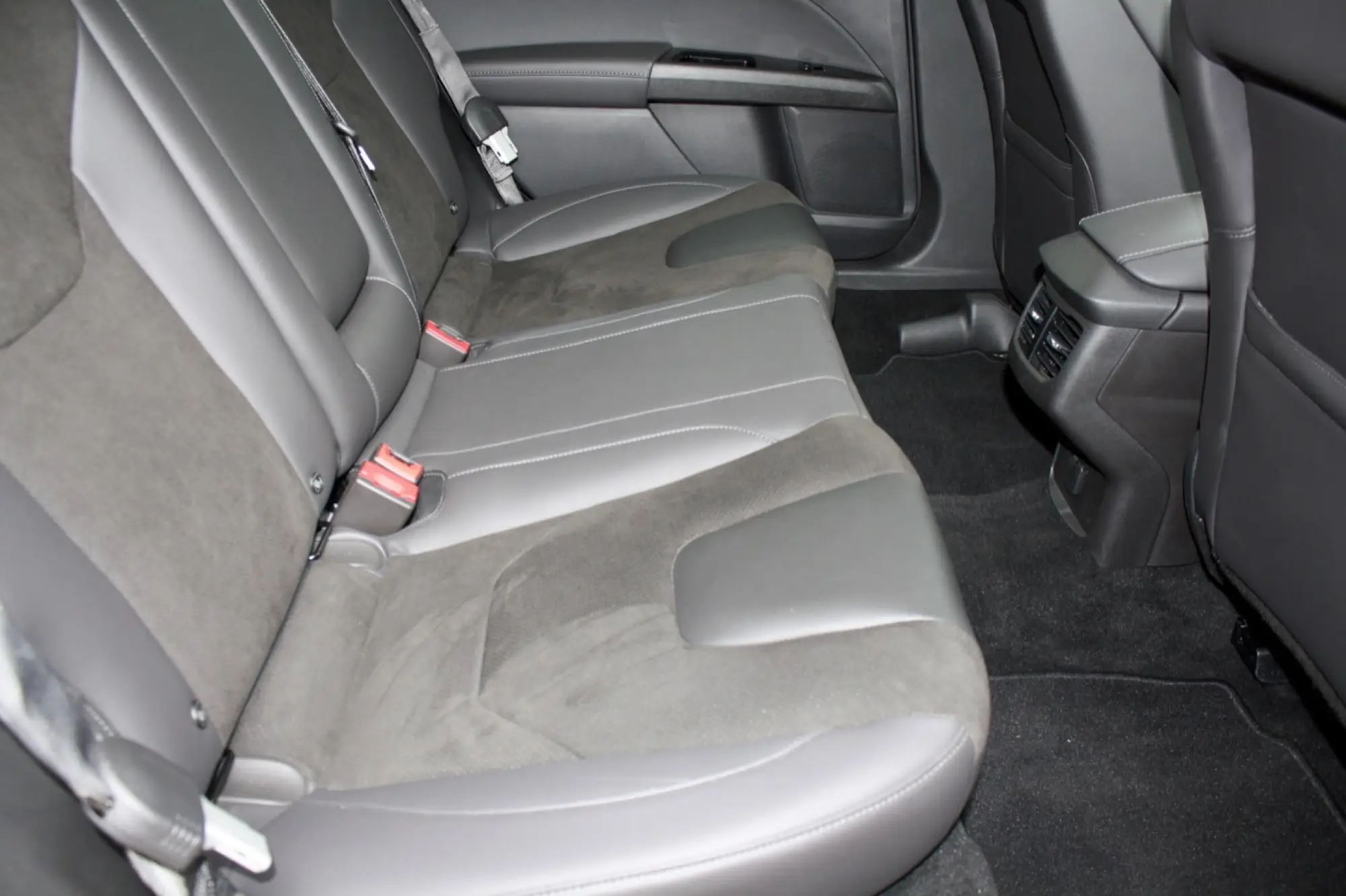 Ford Mondeo Hybrid - 27