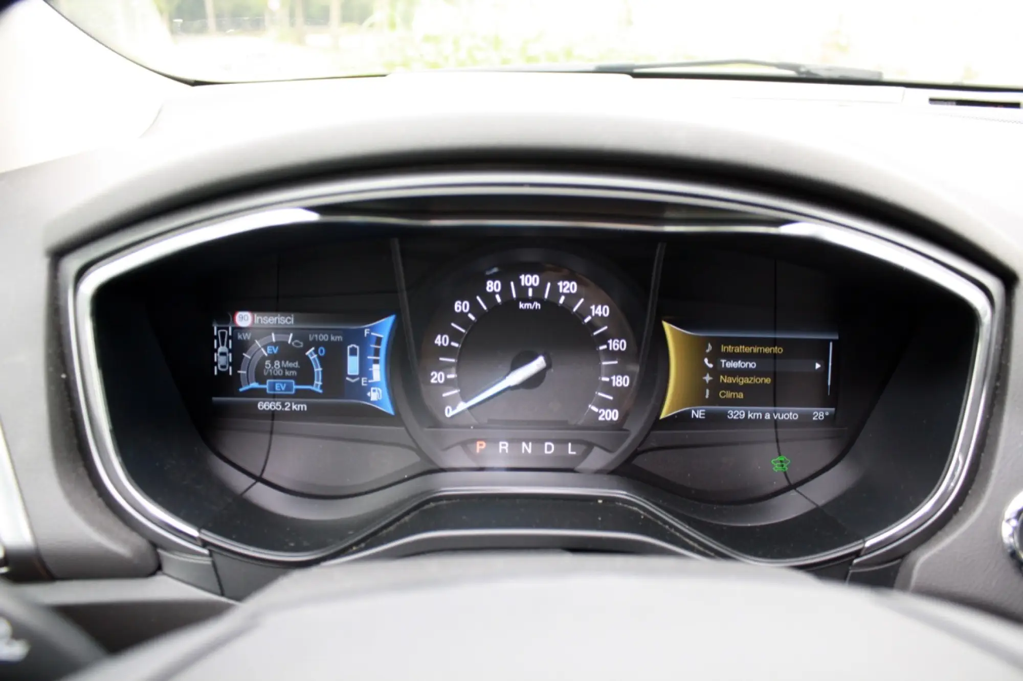 Ford Mondeo Hybrid - 32