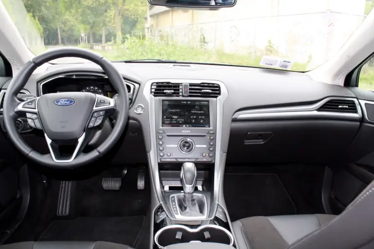 Ford Mondeo Hybrid - 40