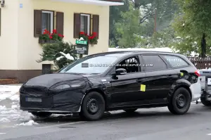 Ford Mondeo station wagon 2013 - Foto spia 06-10-2011 - 2