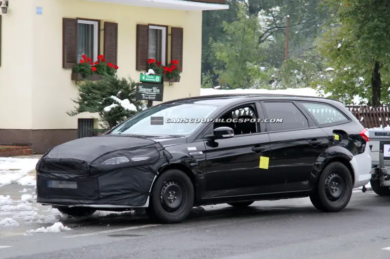 Ford Mondeo station wagon 2013 - Foto spia 06-10-2011 - 2