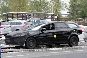 Ford Mondeo station wagon 2013 - Foto spia 06-10-2011 - 3