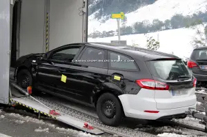 Ford Mondeo station wagon 2013 - Foto spia 06-10-2011 - 4