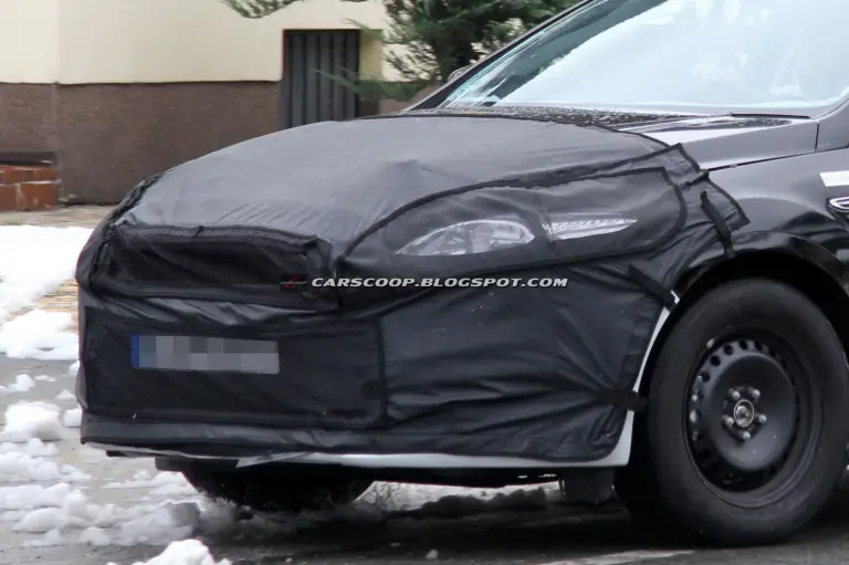 Ford Mondeo station wagon 2013 - Foto spia 06-10-2011 - 6