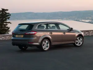 Ford Mondeo - 32