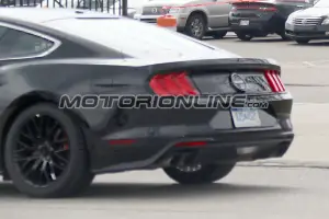 Ford Mustang Bullitt Shadow Black foto spia 7 aprile 2018 - 4