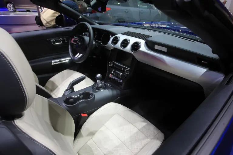 Ford Mustang e Ford Mustang Cabrio - Salone di Parigi 2014 - 2