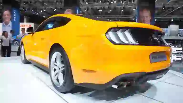 Ford Mustang Facelift Foto Live - Salone di Francoforte 2017 - 10
