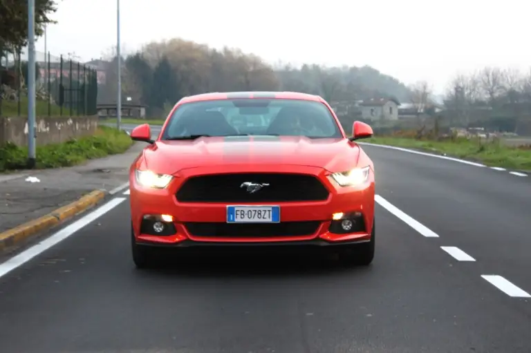 Ford Mustang Fastback Ecoboost - 19