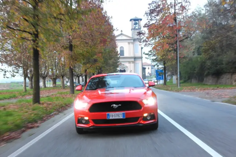 Ford Mustang Fastback Ecoboost - 25
