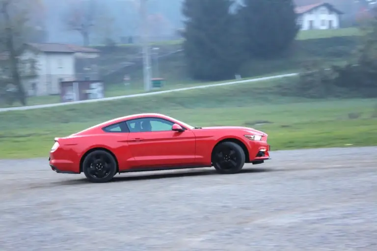 Ford Mustang Fastback Ecoboost - 46