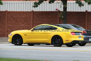 Ford Mustang GT MY 2018 Black Accent Pack foto spia 15 Luglio 2017