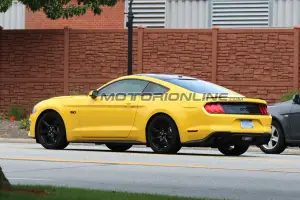 Ford Mustang GT MY 2018 Black Accent Pack foto spia 15 Luglio 2017