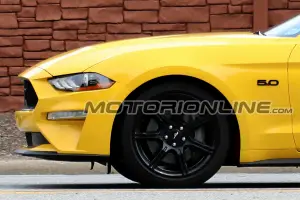 Ford Mustang GT MY 2018 Black Accent Pack foto spia 15 Luglio 2017