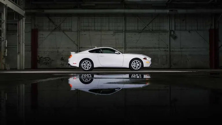 Ford Mustang Ice White Edition - 1