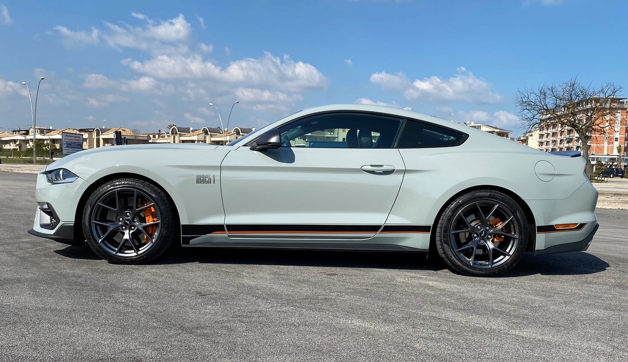 FORD MUSTANG MACH1 - PROVA SU STRADA