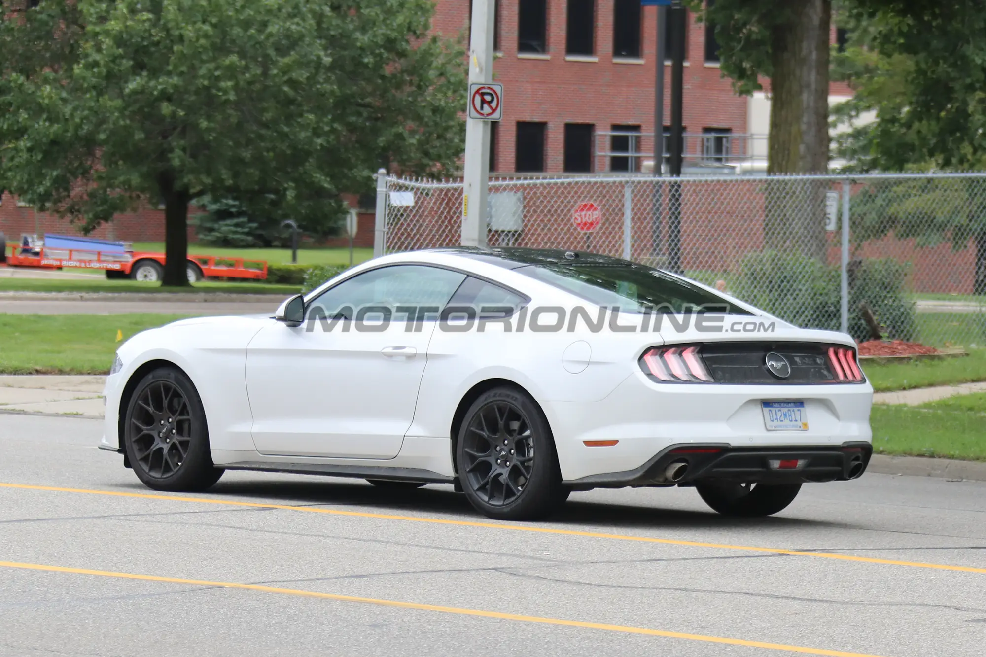 Ford Mustang MY 2018 Europa foto spia 18 Luglio 2017 - 6