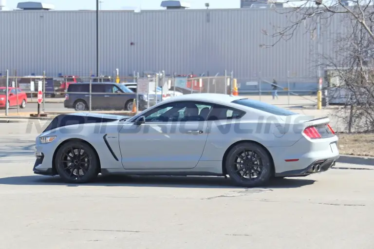 Ford Mustang Shelby GT350 - Foto Spia 07-04-2022 - 15