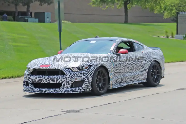 Ford Mustang Shelby GT500 foto spia 23 agosto 2018 - 3