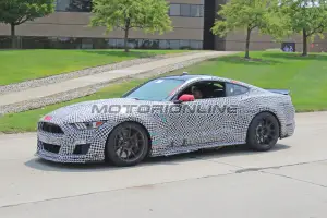 Ford Mustang Shelby GT500 foto spia 23 agosto 2018 - 4