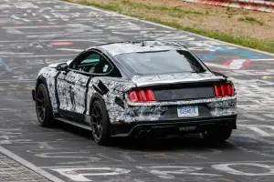 Ford Mustang SVT - Foto spia 18-07-2014 - 6