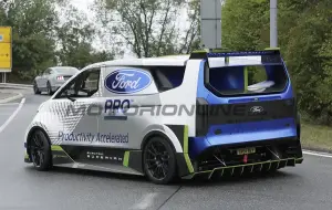 Ford Pro Electric SuperVan - Foto spia 14-09-2022 - 6