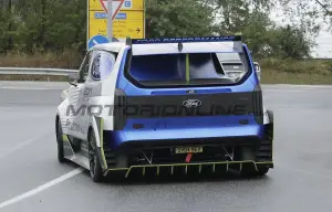 Ford Pro Electric SuperVan - Foto spia 14-09-2022 - 12
