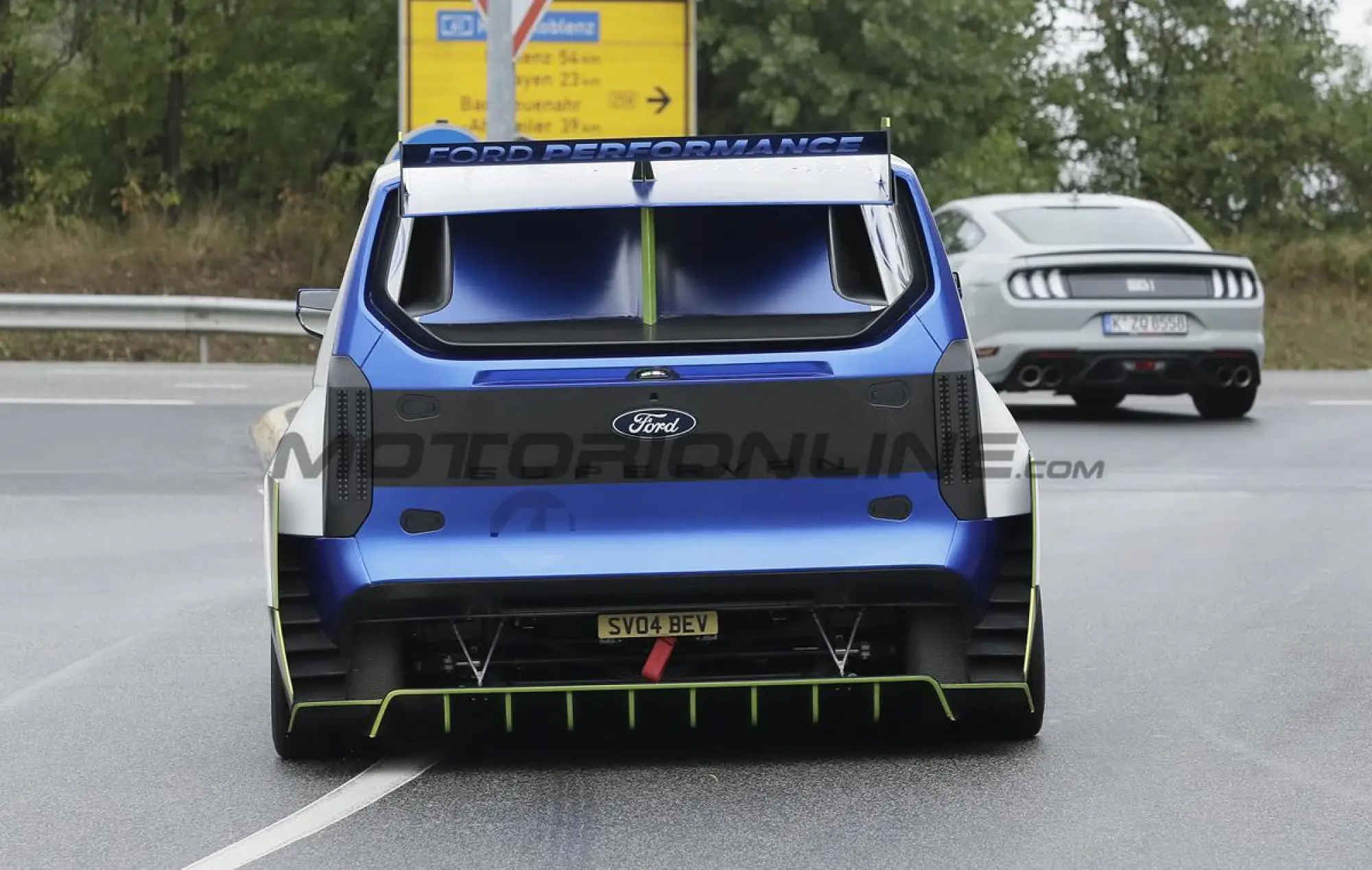 Ford Pro Electric SuperVan - Foto spia 14-09-2022 - 8