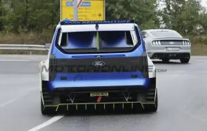 Ford Pro Electric SuperVan - Foto spia 14-09-2022 - 8